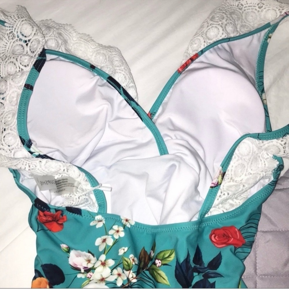 NWT Cupshe Blue Floral Lace Trim One Piece Swimsuit - Small - Picture 10 of 13